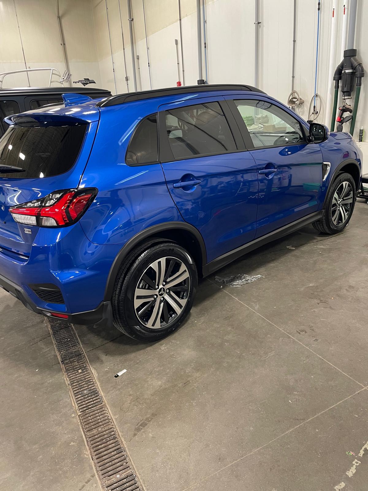 Swirl-free side panel finish and high-gloss clear coat leveling