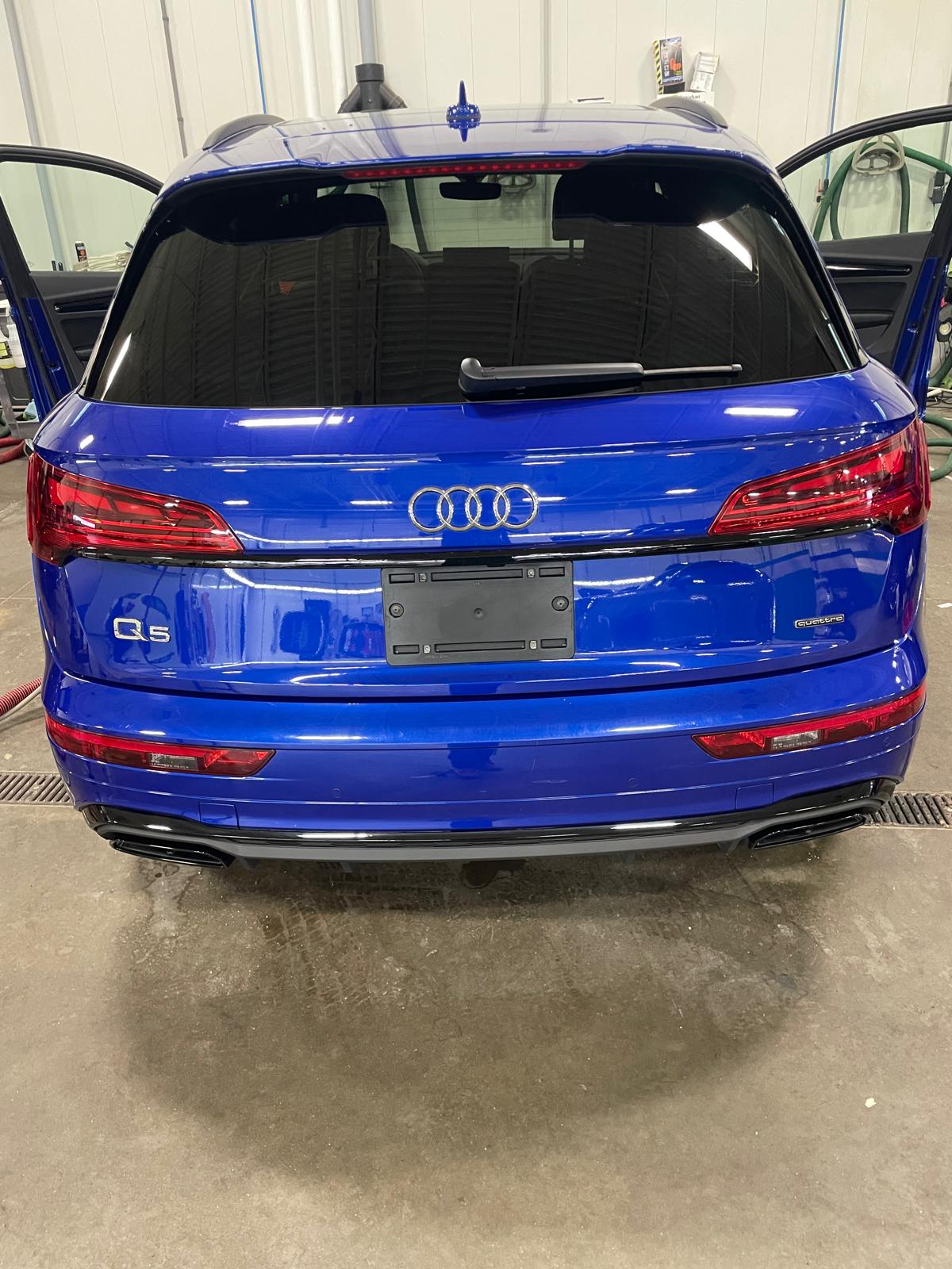 Rear panel mirror gloss reflection and badge detailing